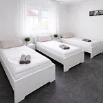 Guest house Frankfurt Airport View 3*