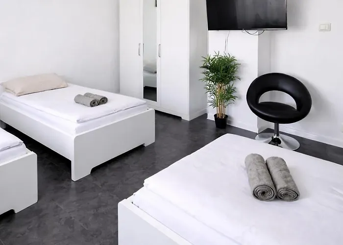 Gasthof Frankfurt Airport View 3*